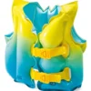 Colete Lagoa Azul Intex 59663 inflável com fivelas ajustáveis.