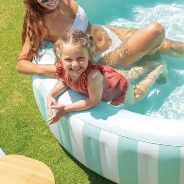 PISCINA INFLÁVEL Coastal Luxe Intex de 462 litros irá proporcionar ao seu filho/ filha em dias ensolarados em casa, no jardim, na praia, no sítio ou em qualquer superfície lisa