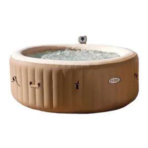 Spa Ofuro Intex modelo Bubbles referência 28426BR instalado em um deck de madeira residencial.